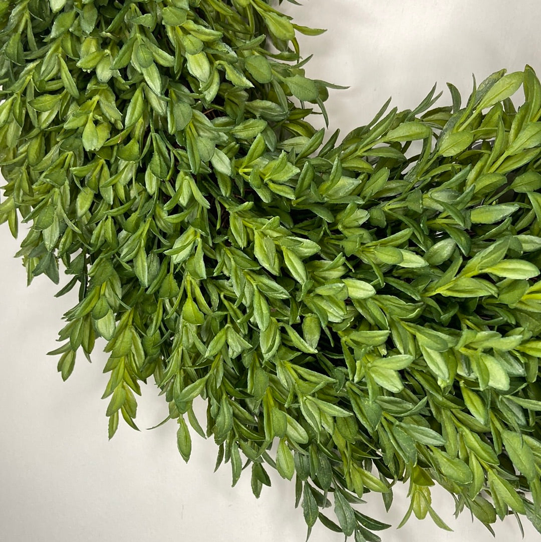 18” Boxwood Tea Leaf Wreath